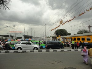 Menyeberang Jalan Bogor